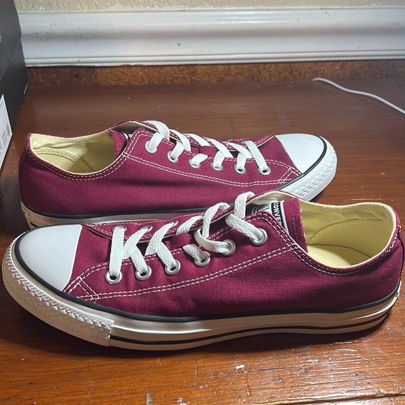 Burgundy All-Star Converse, Unisex, Women’s size 10, Mens size 8 - Picture 7 of 7